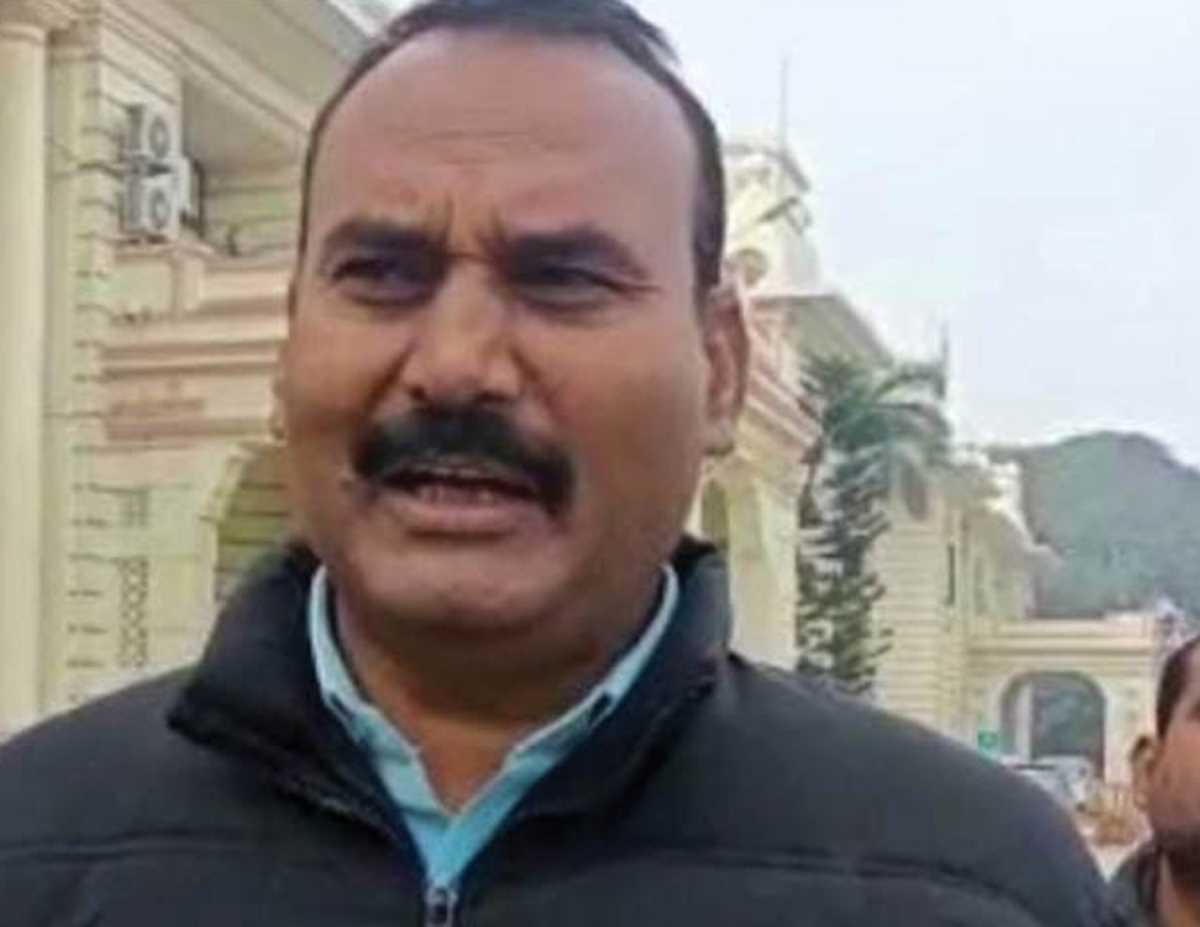 पटना : बीपीएससी अभ्यर्थियों पर लाठीचार्ज के खिलाफ विपक्ष के विधायक पहुंचे राजभवन, सौंपा ज्ञापन